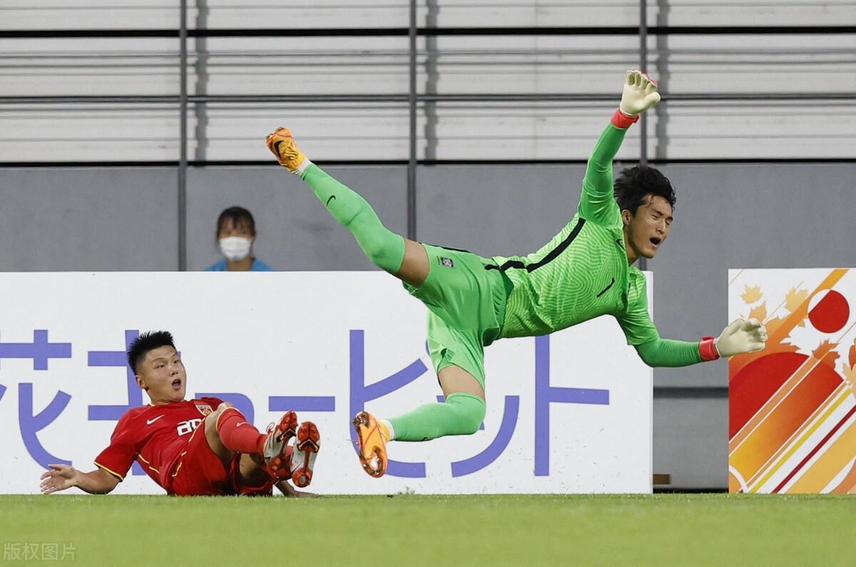 国足3比0韩国，在H组积分榜上排名第四，韩国队3战2胜1平积7分