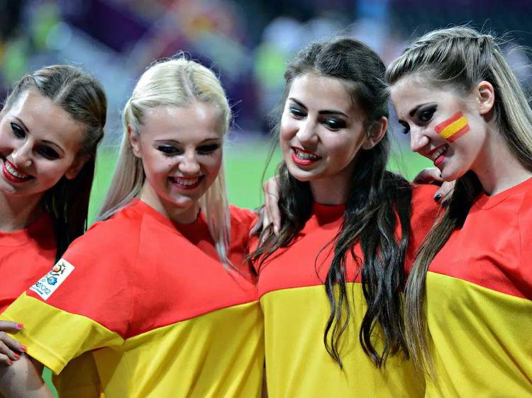 国际足球友谊赛赛程，西班牙队将比分扩大为2