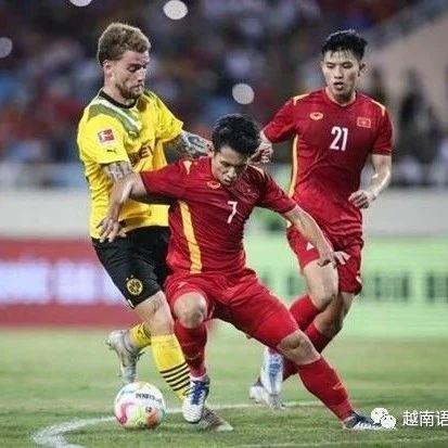 德国国家男子足球队：比朔比耶与金特尔组成防线
