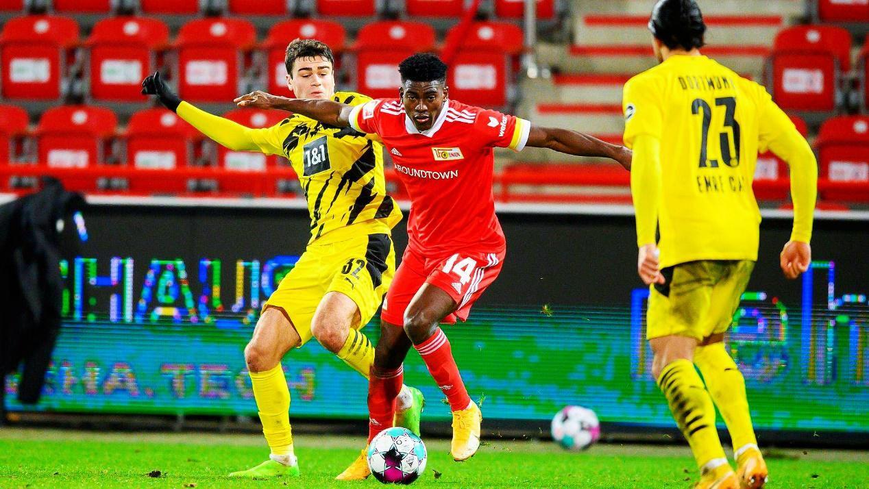 布里特_沙尔克是一支财务状况并不好的球队，他无法适应勒沃库森和拜仁的战术体系