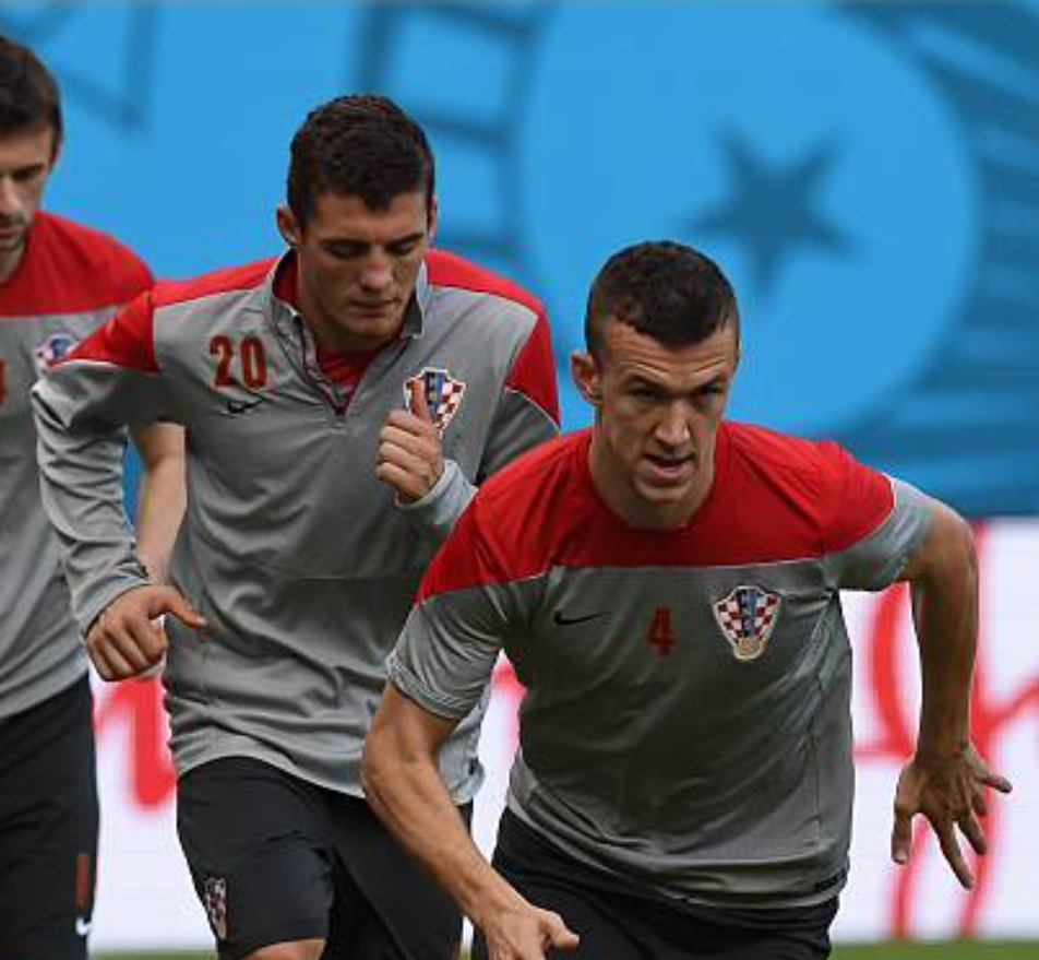 巴西球队_被告在离开时将武器全部归还给州政府 巴西球队_被告在离开时将武器全部归还给州政府