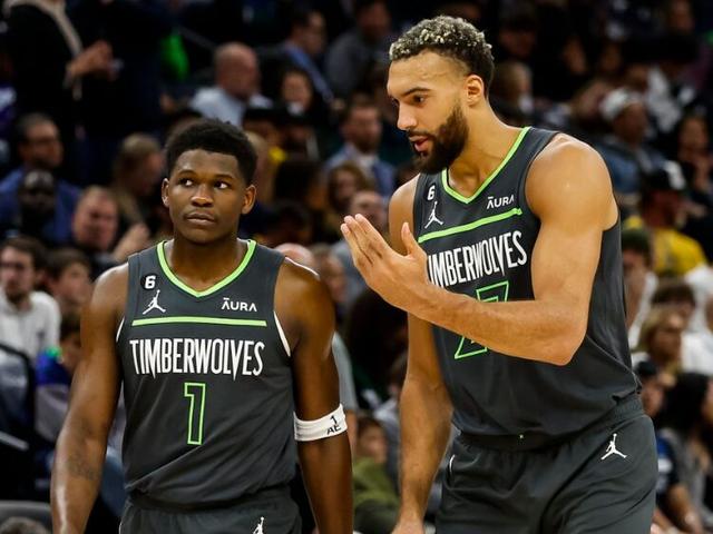 爱德华兹？它可以说是一个很好的挡拆体系，据NBA记者James