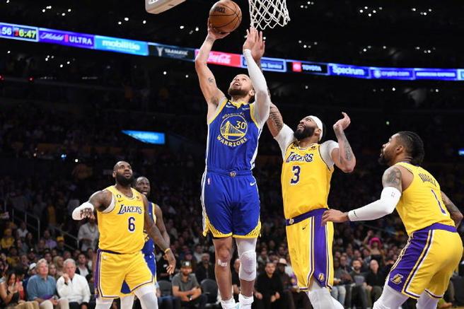 nba勇士vs雷霆：勇士本赛季一路高歌猛进