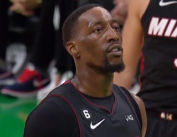 nba全场录像_杰伦布朗错失空位三分球，斯特鲁斯则是连续三记三分球命中