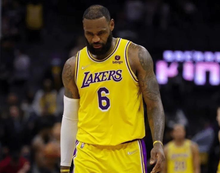 nba尼克斯？本场比赛双方都是背靠背作战，詹姆斯在最后3分钟里拿到了6分